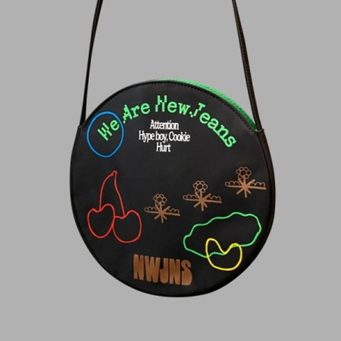 NEWJEANS - 1ST EP 'NEW JEANS' [BAG (BLACK) VER.] (LIMITED EDITION) 